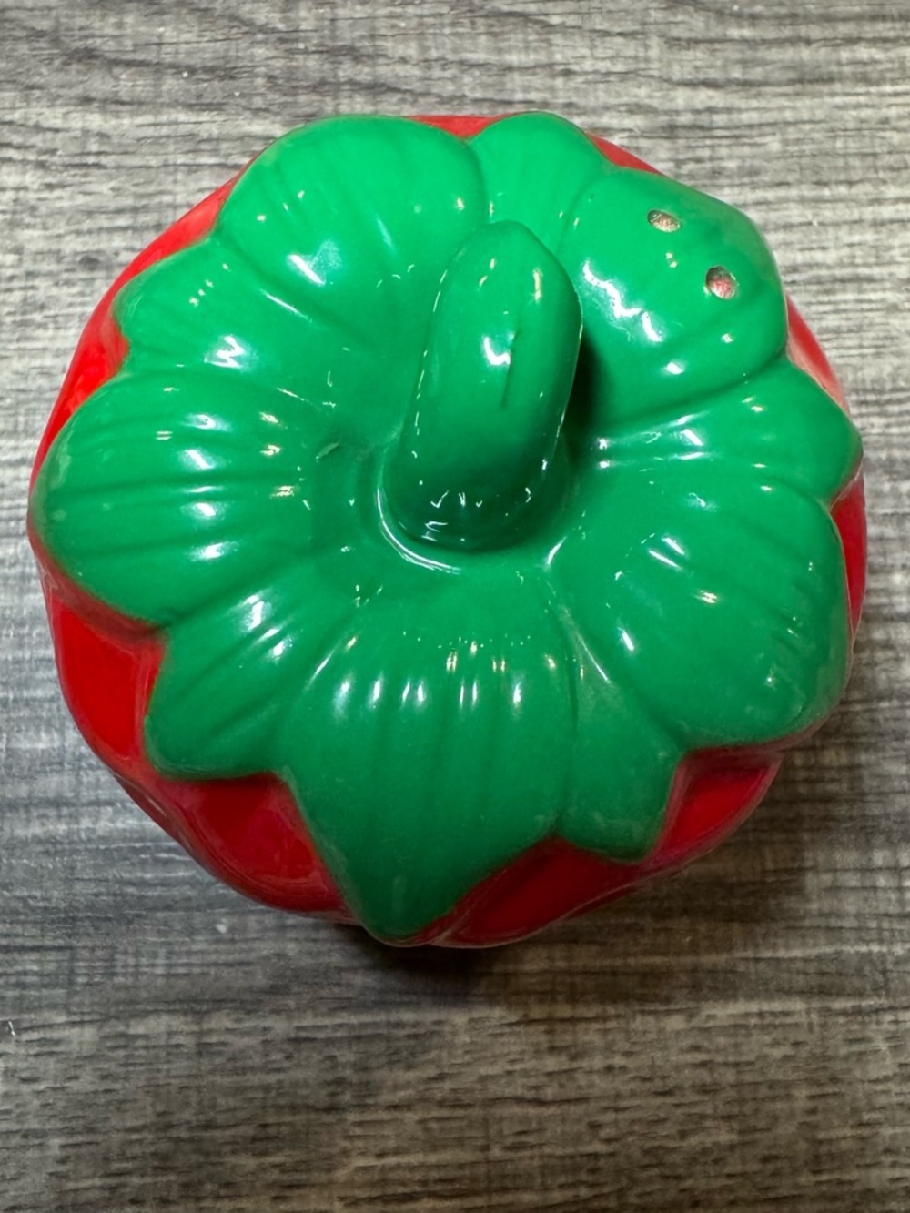 Vintage Wal-Mart Taiwan Strawberry Ceramic Salt & Pepper Shaker Set - Picture 5 of 7